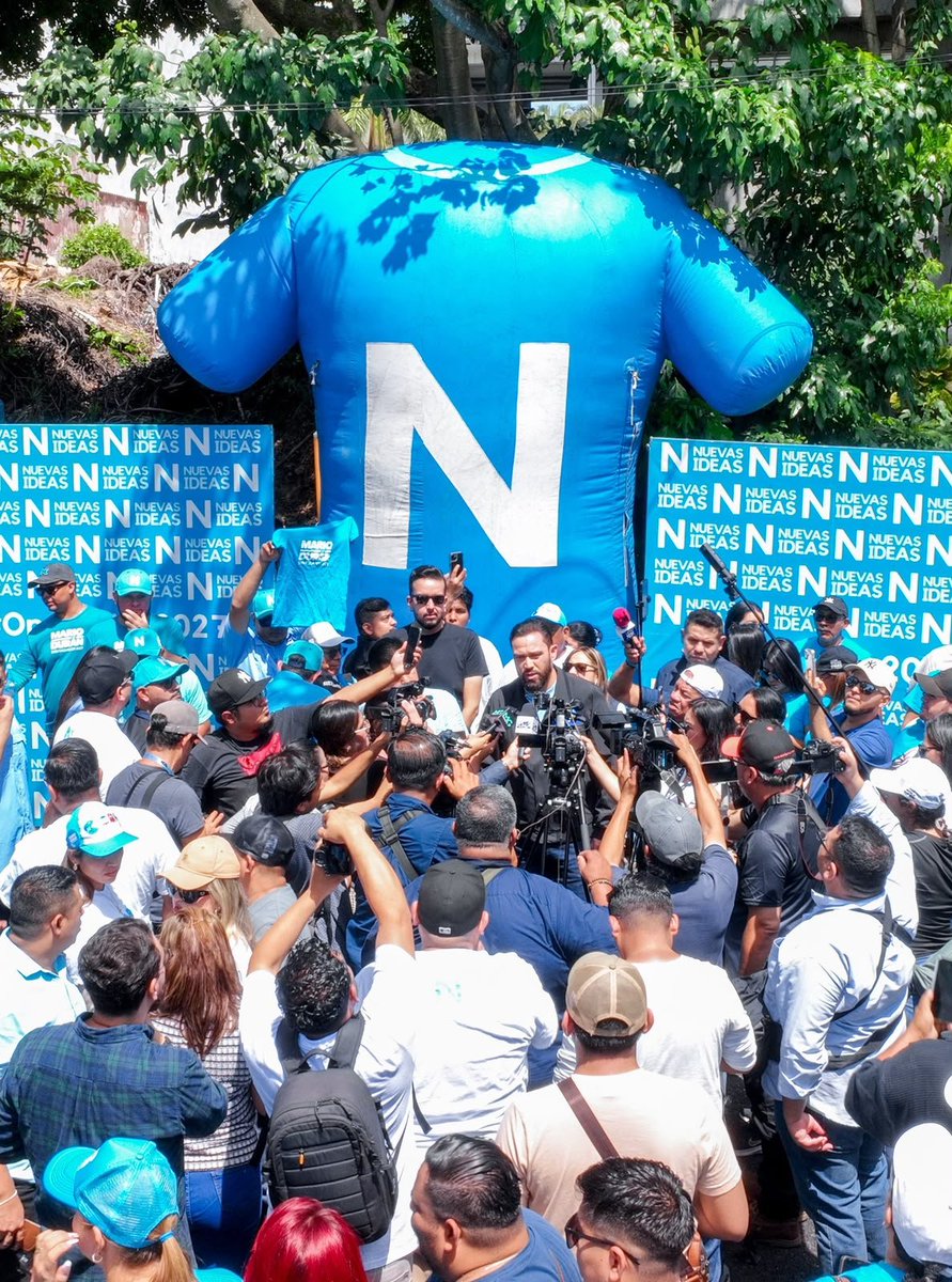 DistritoMuni's tweet photo. "Somos el partido más grande en El Salvador. Ver a todas estas personas desde temprano lo llena de alegría y el corazón palpita más rápido. Los proyectos se ven y el cambio en el país es evidente, así como el gran apoyo que tiene el presidente @nayibbukele", dijo https://t.co/cXwYa9CXvk