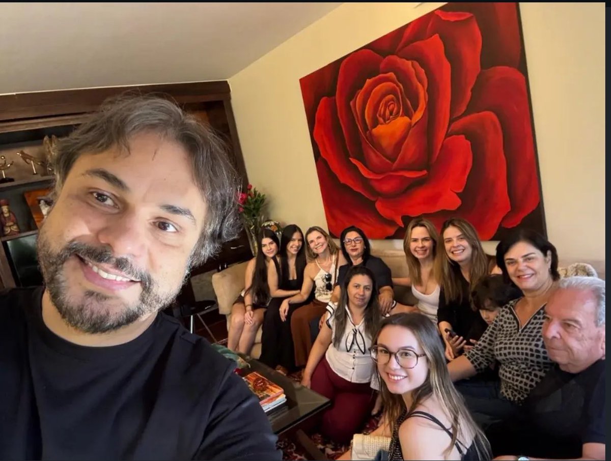aprenaultnews's tweet photo. Domingo em FAMÍLIA! 🩵

Com carinha de sono e rodeada de amor 🥰✨.

📲: @/rodrigoborgesoficial via feed no Instagram https://t.co/gjlMkQYmMt