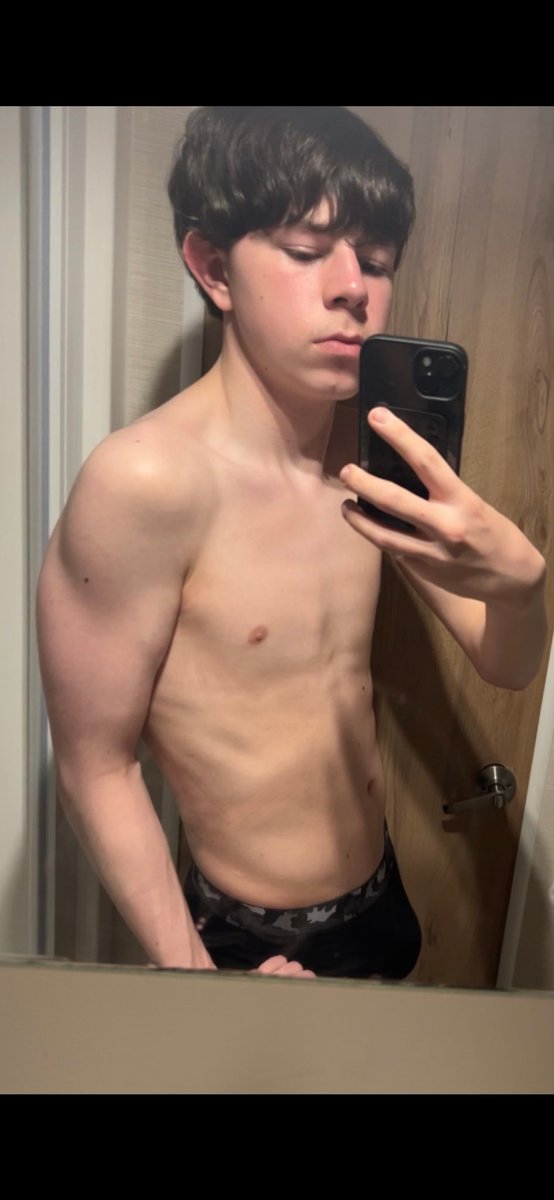 Ukpromoaccount's tweet photo. @drueskii776 check out this sexy creator,  come worship one big thick dick from this cute lad, has proof of sales too and excellent prices, I've seen him cum and my god it's good , such a delicious load 😍 https://t.co/4uFNnC0caf