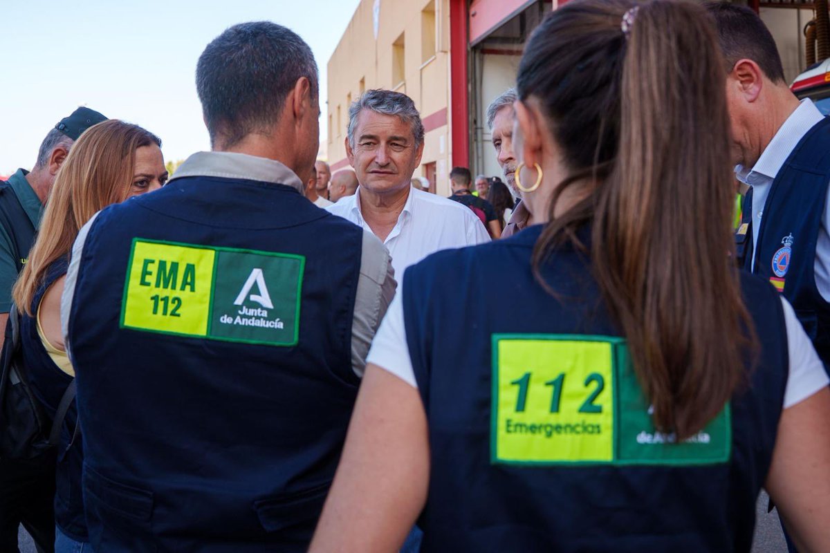 antoniosanz's tweet photo. Quiero expresar mi más sincero agradecimiento a todos los profesionales y voluntarios que han participado en el #IFLosGallardos #Almería.

Gracias a @Plan_INFOCA, @CruzRojaEsp, @proteccioncivil, @policiandalucia, bomberos Diputación, @UMEgob, @guardiacivil, SUAP, @061emergenciand, sanitarios, GIPED, Colegio de Trabajadores Sociales, ayuntamientos y al Comité de Operaciones por vuestra entrega, coordinación y compromiso. #Andalucía os debe mucho.