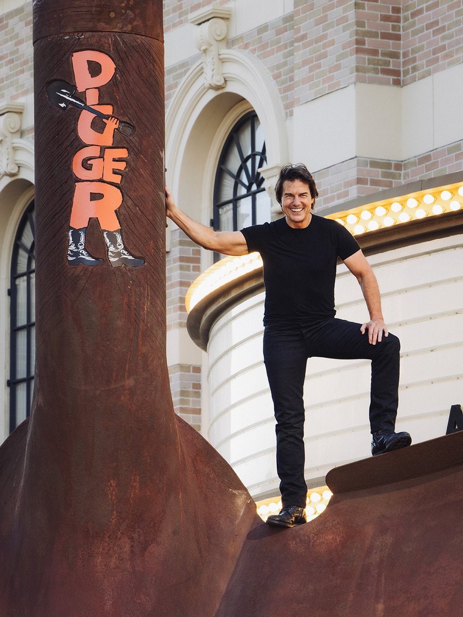 DJTalksFilm's tweet photo. My President looks so happy up there! https://t.co/rqfk4Evpt1