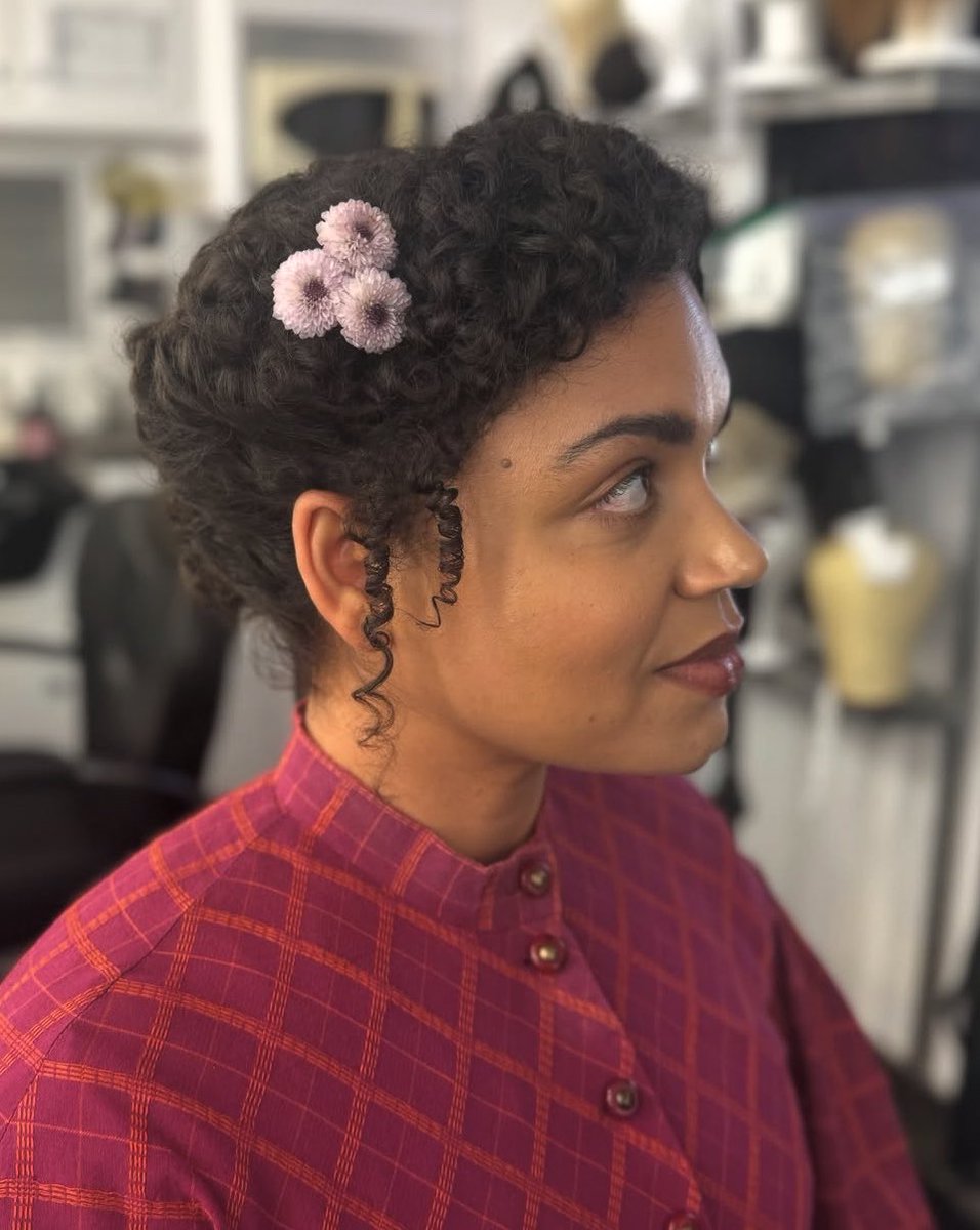 lovinghughes's tweet photo. WHAT A WOMAN 😩😩😩 https://t.co/LGNEwy5Lae