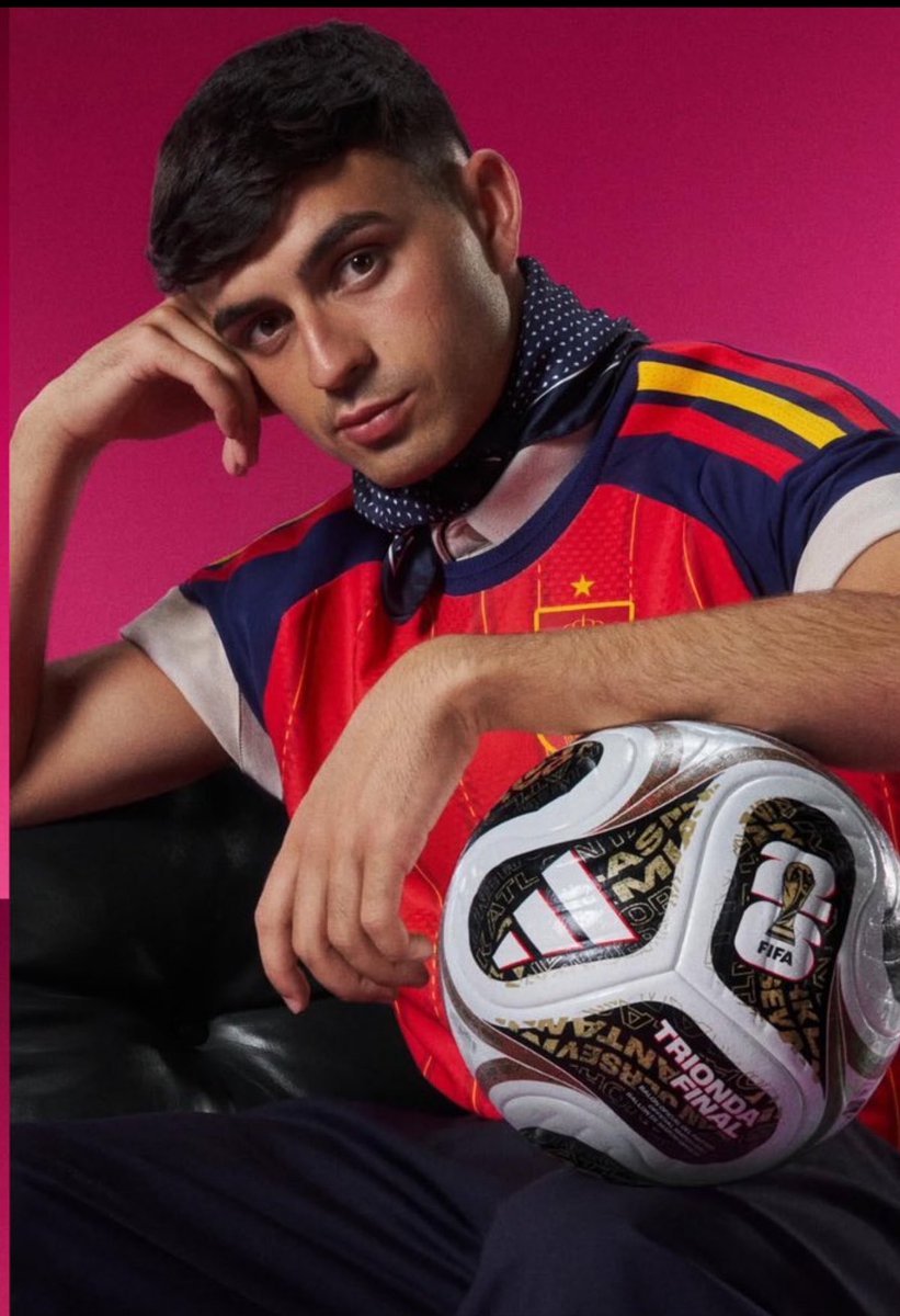 pedripotta's tweet photo. pedri nunca bateará las alegaciones de Omega. 😭 se puede ser más twink y hermosote? https://t.co/ki0t1dpG2i