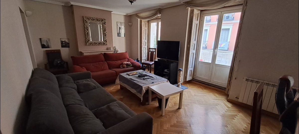 Pisquinh0's tweet photo. Holaaa, buscamos 2 compas de piso en Madrid para empezar en agosto

- El piso está al lado de la parada de Chueca
- Somos 3 chicos de 27/28 años y un gato
- Preferiblemente gente cerca de nuestra edad
- Más fotos abajo y para más info md

¡Se agradece difusión! https://t.co/3k3eLlBgGn