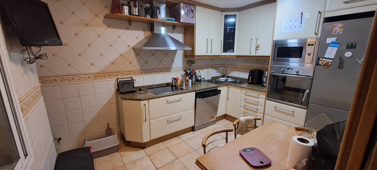 Pisquinh0's tweet photo. Holaaa, buscamos 2 compas de piso en Madrid para empezar en agosto

- El piso está al lado de la parada de Chueca
- Somos 3 chicos de 27/28 años y un gato
- Preferiblemente gente cerca de nuestra edad
- Más fotos abajo y para más info md

¡Se agradece difusión! https://t.co/3k3eLlBgGn