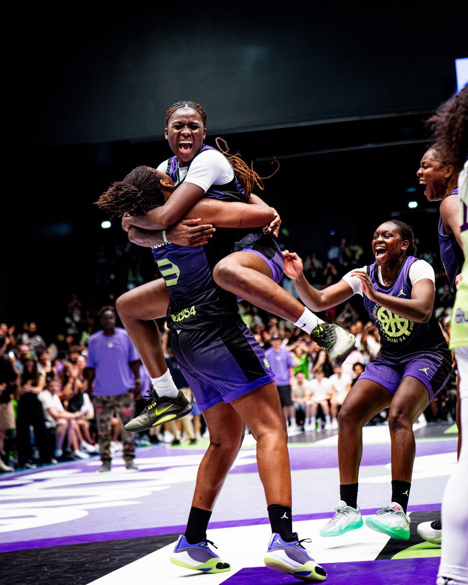 quai54wsc's tweet photo. Les émotions @parisbasket18 🥹💜💚 https://t.co/afZcVafGqu