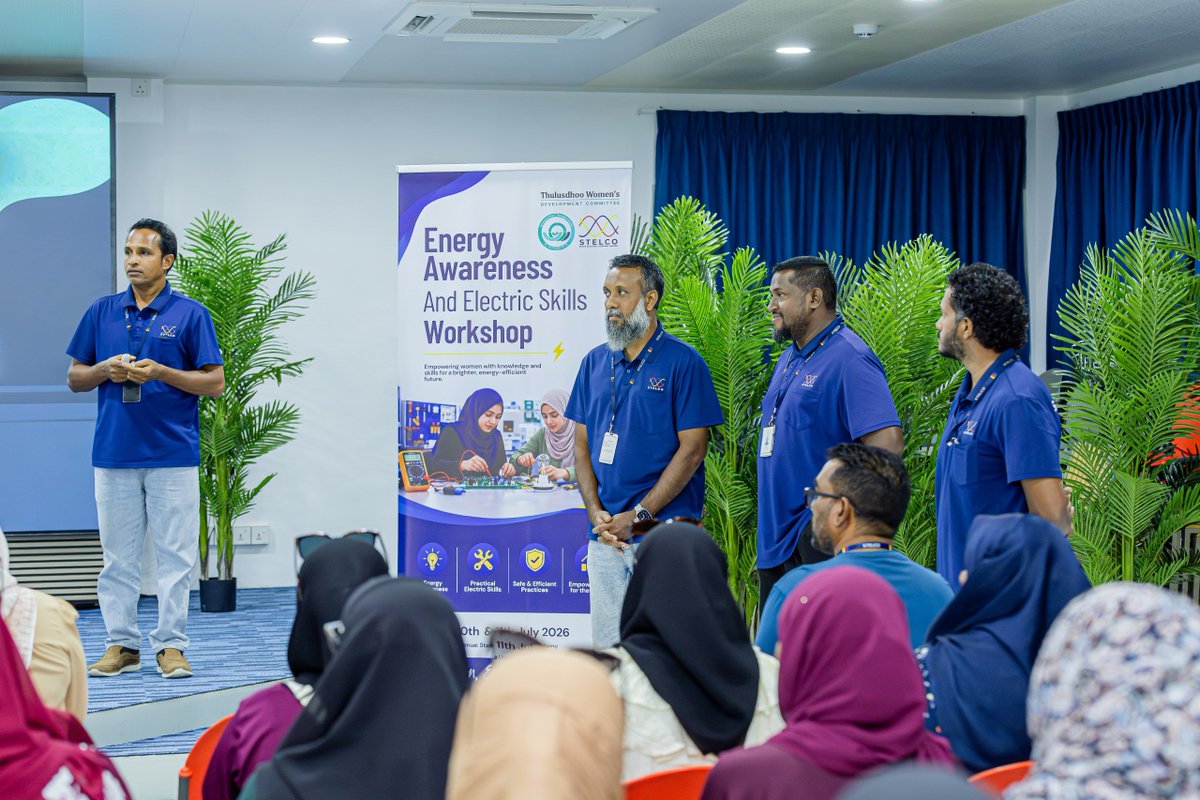 STELCOMALDIVES's tweet photo. ކ. ތުލުސްދޫ އަންހެނުންގެ ތަރައްޤީއަށް މަސައްކަތްކުރާ ކޮމިޓީގެ އިސްނެންގެވުމުގެ މަތިން، އެ ރަށުގެ ކަނބަލުންނަށް އަމާޒުކޮށްގެން 'އެނާރޖީ އެވެއަރނެސް އެންޑް އިލެކްޓްރިކް ސްކިލްސް ވޯކްޝޮޕް ފޯ ވިމެން' ގެ ނަމުގައި ތަމްރީނު ޕްރޮގްރާމެއް ހަފްތާ ބަންދުގައި ވަނީ ބާއްވާފައި. މިކުންފުނިން ތުލުސްދޫގައި ގާއިމްކޮށްފައިވާ ސްޓޭޓް ޔުޓިލިޓީ ސްކިލްސް އެކަޑަމީގައި ކުރިއަށްގެންދިޔަ މި ވޯކްޝޮޕަކީ ކަރަންޓަށް ހޭލުންތެރިކުރުވުމަށާއި، ހަކަތަ އިޤްތިޞާދުކުރާނެ ގޮތްތަކުގެ އިތުރުން، ގޭބީސީތަކުގައި ދިމާވާ ކަރަންޓުގެ އާދައިގެ މައްސަލަތައް ރައްކާތެރިކަމާއެކު އަމިއްލައަށް ޙައްލުކުރާނެ ގޮތްތައް އުނގަންނައިދިނުމަށް ކުރިއަށްގެންދިޔަ މުހިންމު ވޯކްޝޮޕެއް.
