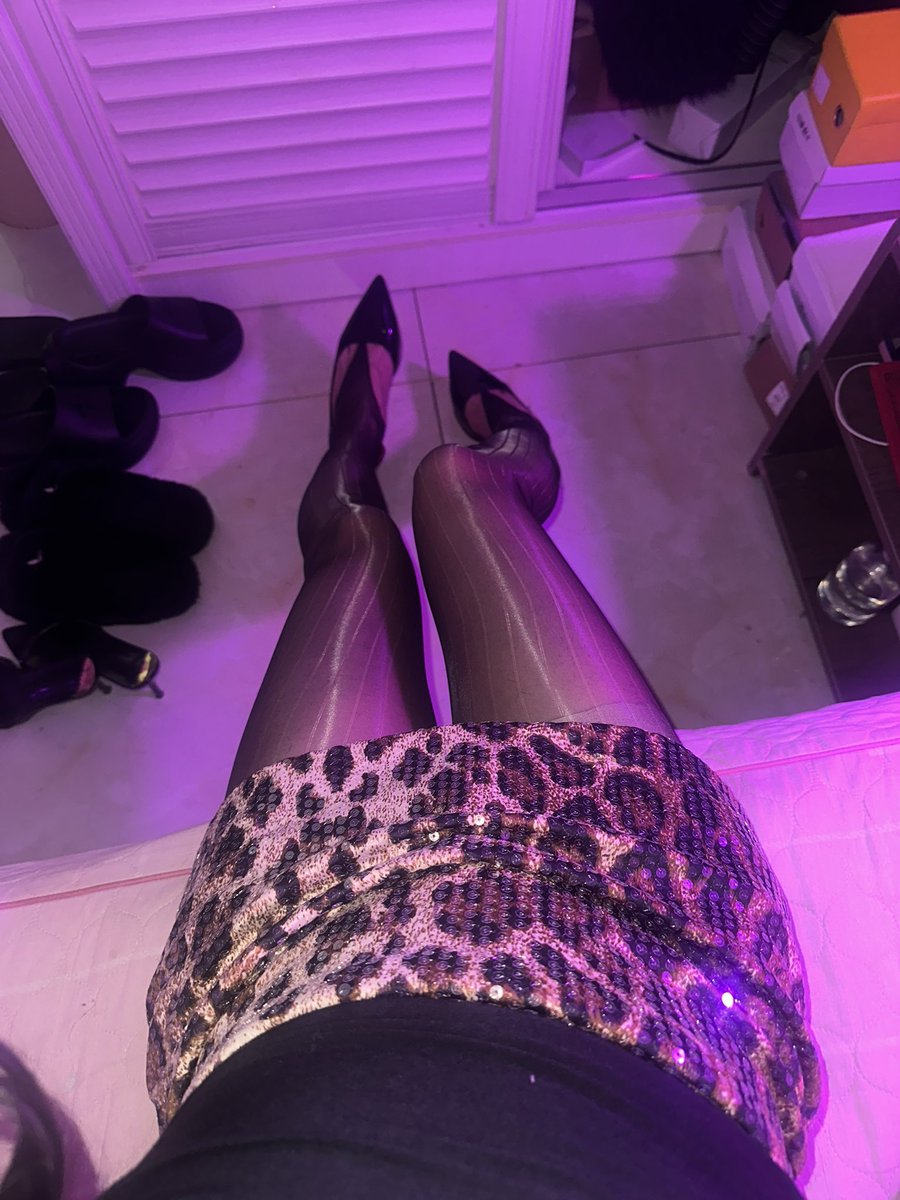 ChenXH000's tweet photo. 抖音粉丝送的丝袜 喜欢 性感 原图直出🥵 https://t.co/v4O2qW0czP