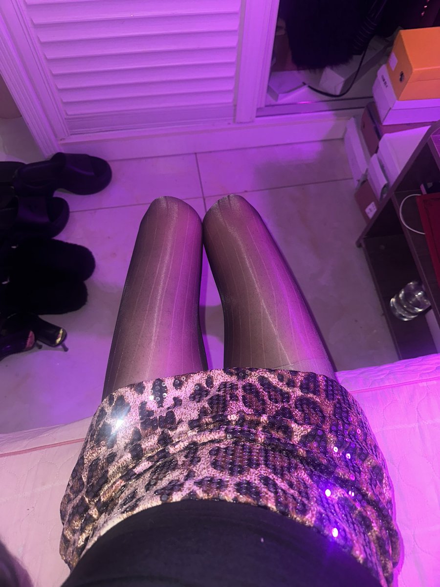 ChenXH000's tweet photo. 抖音粉丝送的丝袜 喜欢 性感 原图直出🥵 https://t.co/v4O2qW0czP