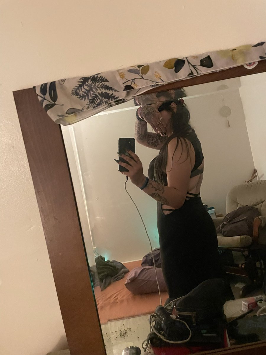 Jadesativaaa's tweet photo. Soooo who’s buyinggguhhhh I’m on for the night 😴😴 and the goals $205 so don’t hesitate to hmuuuu! 

#sellingcontent #buyingcontent #contentbuying #contentbuyers #buying_contents https://t.co/Vt9Wmn5aXA