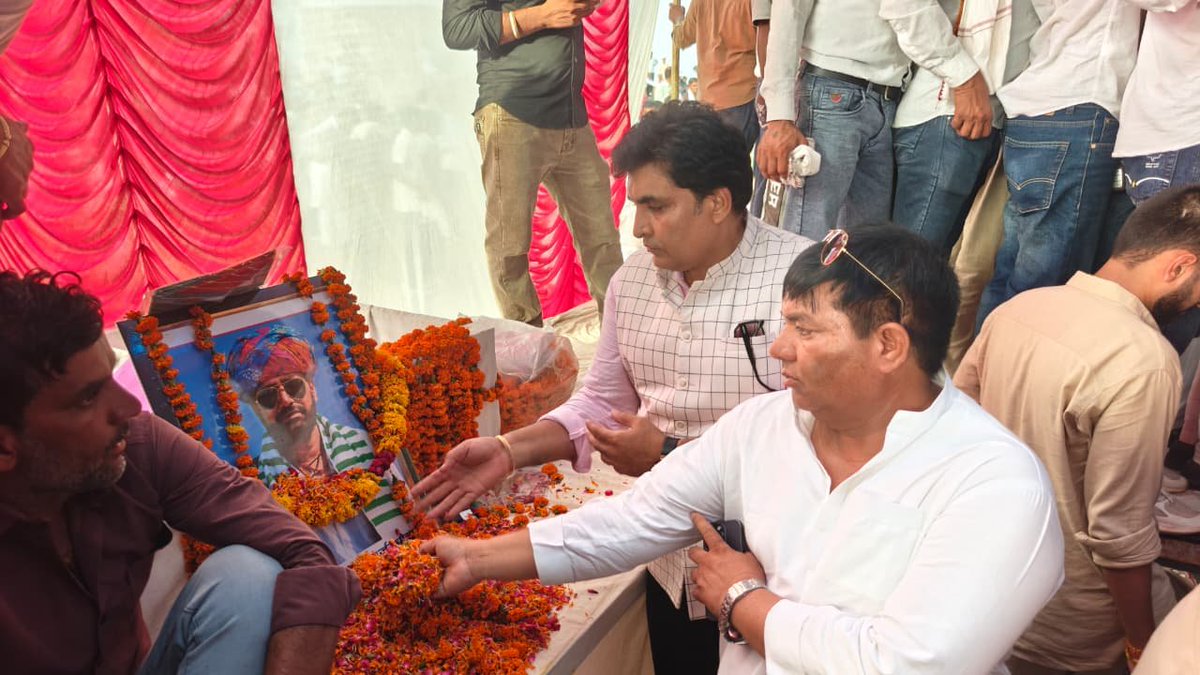 ranainmedia's tweet photo. आज राजस्थान के धौलपुर स्थित स्वर्गीय जगन गुर्जर के पैतृक गांव में आयोजित शोक सभा में शामिल होकर उन्हें पुष्पांजलि अर्पित की। https://t.co/aTWYsy07Nb