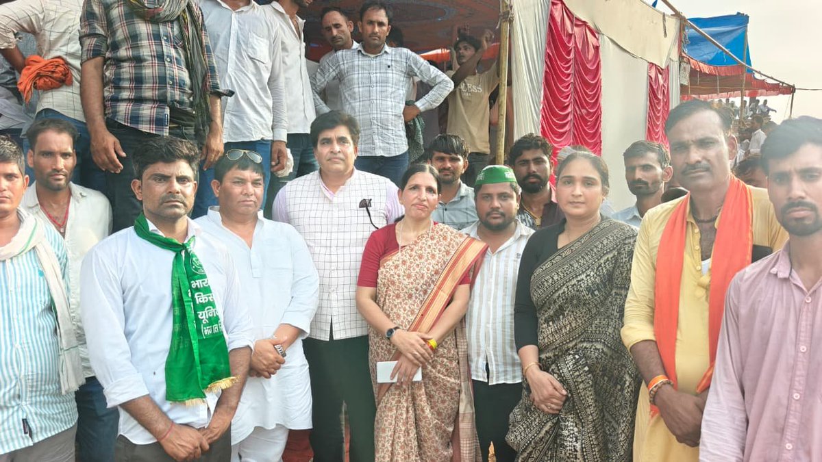 ranainmedia's tweet photo. आज राजस्थान के धौलपुर स्थित स्वर्गीय जगन गुर्जर के पैतृक गांव में आयोजित शोक सभा में शामिल होकर उन्हें पुष्पांजलि अर्पित की। https://t.co/aTWYsy07Nb