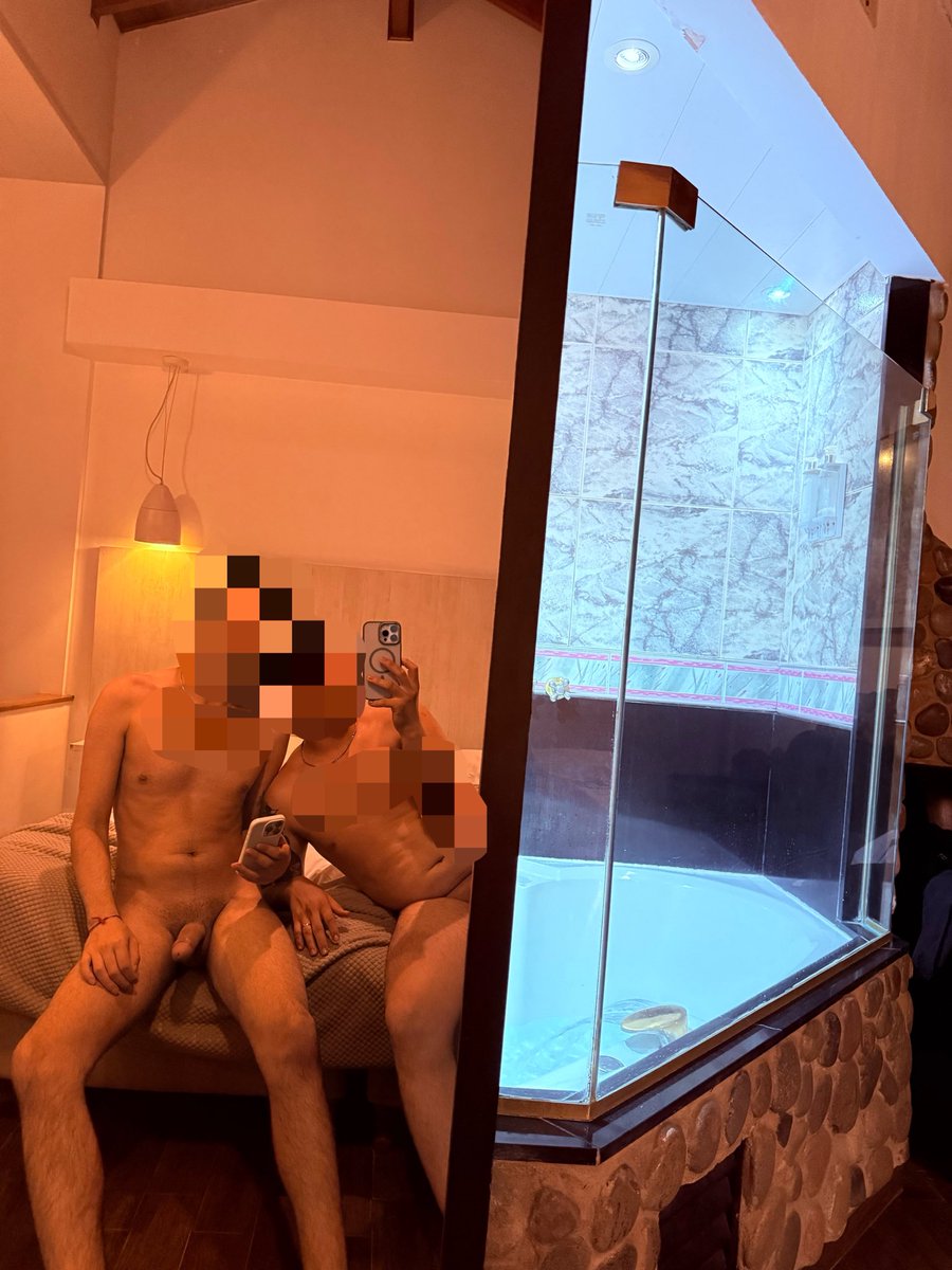 twotwinkboys's tweet photo. Disfrutando del domingo 😈 
Like si quieren más videos de este putito gimiendo como loca 👅 https://t.co/wC9UyXjFSr