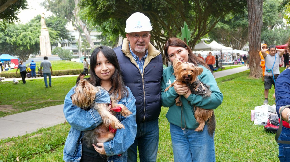 Carlos_Bruce's tweet photo. 🐾 Vecinos, participé en una nueva edición de la Caminata Huellas 4K, una jornada que reunió a cientos de familias y sus mascotas por una gran causa. 🙌 

Gracias a iniciativas como esta se contribuye a la esterilización de perros y gatos en situación de vulnerabilidad, promoviendo además la tenencia responsable y el bienestar animal.

#SurcoEstáMejorYSeNota #CarlosBruce #TechitoBruce