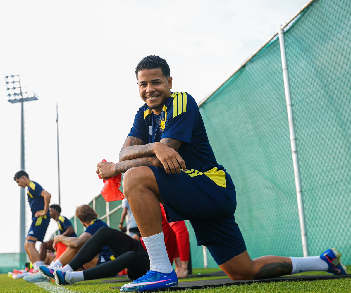 AlNassrFC's tweet photo. تدريـبٌ مسائـي في يومنا الأول ✅ https://t.co/V5j3IbGLKp