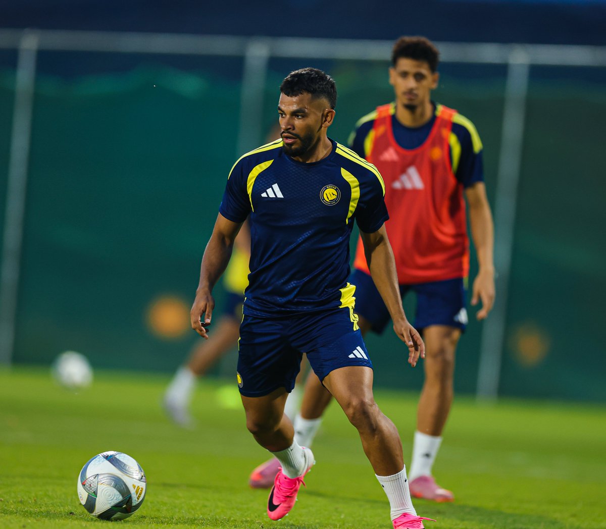 AlNassrFC's tweet photo. تدريـبٌ مسائـي في يومنا الأول ✅ https://t.co/V5j3IbGLKp
