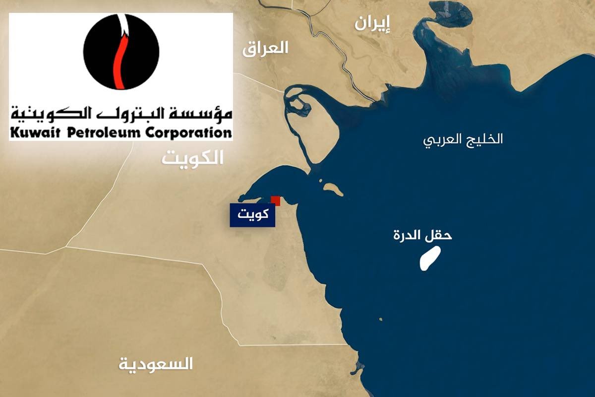 AskAboutKwt's tweet photo. وافقت لجنة الشراء العليا بمؤسسة البترول على طرح مناقصة لشركة "نفط الخليج" لتصميم وبناء وتشغيل محطة معالجة برية لاستقبال حصة الكويت من غاز حقل "الدرة" المشترك مع السعودية.

أبرز الأرقام والتفاصيل:

حصة الكويت المستهدفة: 500 مليون قدم مكعب من الغاز + 42 ألف برميل من المكثفات يومياً.

السعة التصميمية للمحطة: 632 مليون قدم مكعب غاز + 88.9 ألف برميل مكثفات يومياً.
 الهدف الاستراتيجي: تقليل فاتورة استيراد الغاز المسال من الخارج، وتوفير الوقود اللازم لتشغيل محطات إنتاج الكهرباء في الكويت.
