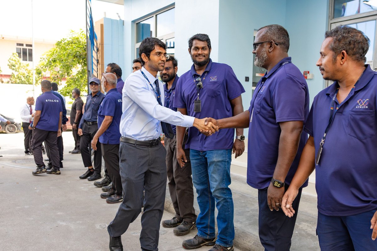 STELCOMALDIVES's tweet photo. ގްރޭޓާ މާލެ ސަރަހައްދަށް ކަރަންޓުގެ ހިދުމަތް ފޯރުކޮށްދިނުމަށް ބޭނުންކުރާ ހުޅުމާލޭ 50 މެގަވޮޓް އިންޖީނުގޭގެ 8.9 މެގަވޮޓް ޖަނަރޭޓަރެއްގެ މޭޖަރ އޯވަރހޯލް މަސައްކަތްތައް، ކުންފުނީގެ މެނޭޖިންގ ޑިރެކްޓަރ ޑރ. އަލީ އަޒުވަރު މިއަދު ވަނީ ބައްލަވާލައްވާފައި. ރާއްޖޭގައި ހަކަތަ އުފެއްދުމަށް ބޭނުންކުރާ އެންމެ ބޮޑެތި ޖަނަރޭޓަރުތައް މި ކުންފުނިން ބޭނުންކުރަމުންދާއިރު، މިފަދަ ބޮޑެތި ޖެންސެޓްތަކުގެ އޯވަރހޯލް މަސައްކަތްތައް ކުންފުނީގެ ދިވެހި ފަންނީ މުވައްޒަފުންގެ ބެލުމުގެ ދަށުން ކުރިއަށްދިއުމަކީ އަޅުގަނޑުމެންނަށް ލިބޭ ވަރަށް ބޮޑު ފަޚުރެއް.