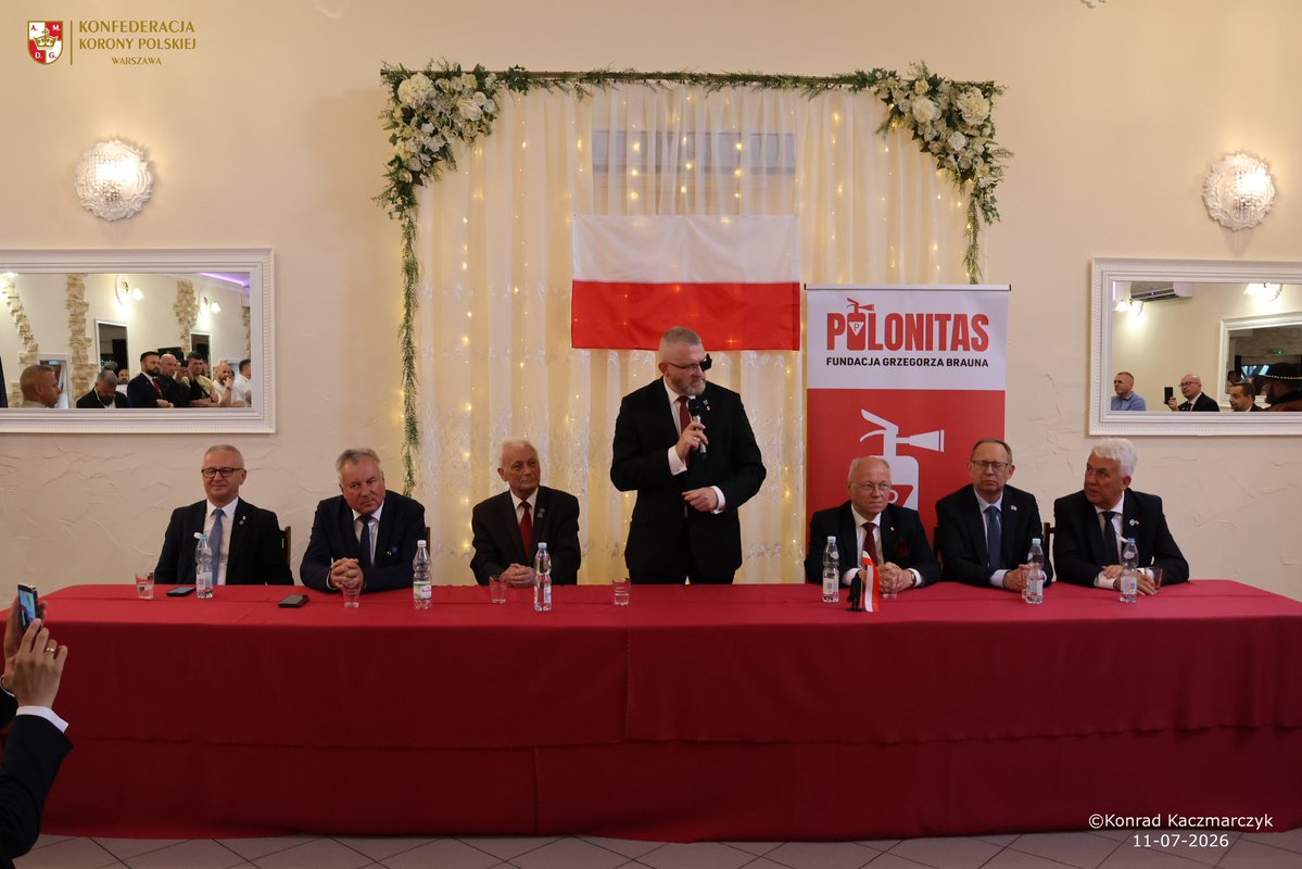 KoronyPolskiej's tweet photo. Wczoraj za nami niezwykle intensywny dzień! 🇵🇱

Byliśmy obecni na marszu w Lublinie, podczas uroczystości w Domostawie, a dzień zakończyliśmy spotkaniem otwartym pod Lublinem. Wszędzie spotykaliśmy ludzi, którym bliskie są sprawy Polski, pamięć historyczna i troska o przyszłość naszej Ojczyzny.

Dziękujemy za obecność, rozmowy i wspólnie spędzony czas!

Fot. Konrad Kaczmarczyk