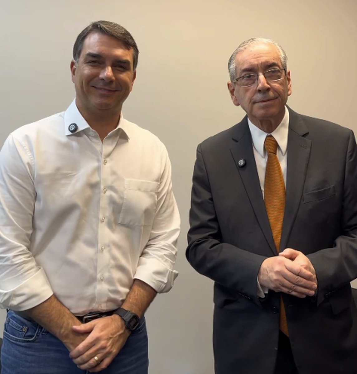 arc_maiana's tweet photo. 🚨 URGENTE : Eduardo Cunha teve R$ 6 milhões bloqueados por decisão do ministro Flávio Dino. A suspeita é de desvio de emendas parlamentares. Cunha seguia comandando a distribuição de dinheiro público mesmo fora da Câmara.

O cerco está se fechando.

@dimasgadelha13 https://t.co/fIaqKuuNzk