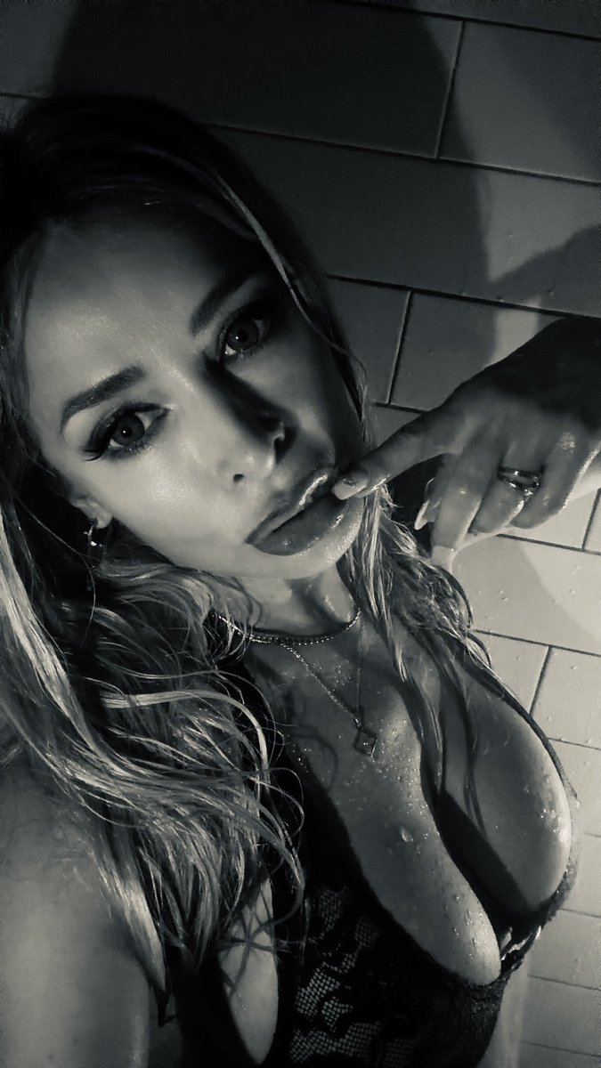 Pink_queen5's tweet photo. Sos el tipo de persona que le gusta compartir la ducha como a mí #OnlyFans
#ContentCreator 
#Latina #HotGirl #Fansly https://t.co/61BRs75GGY