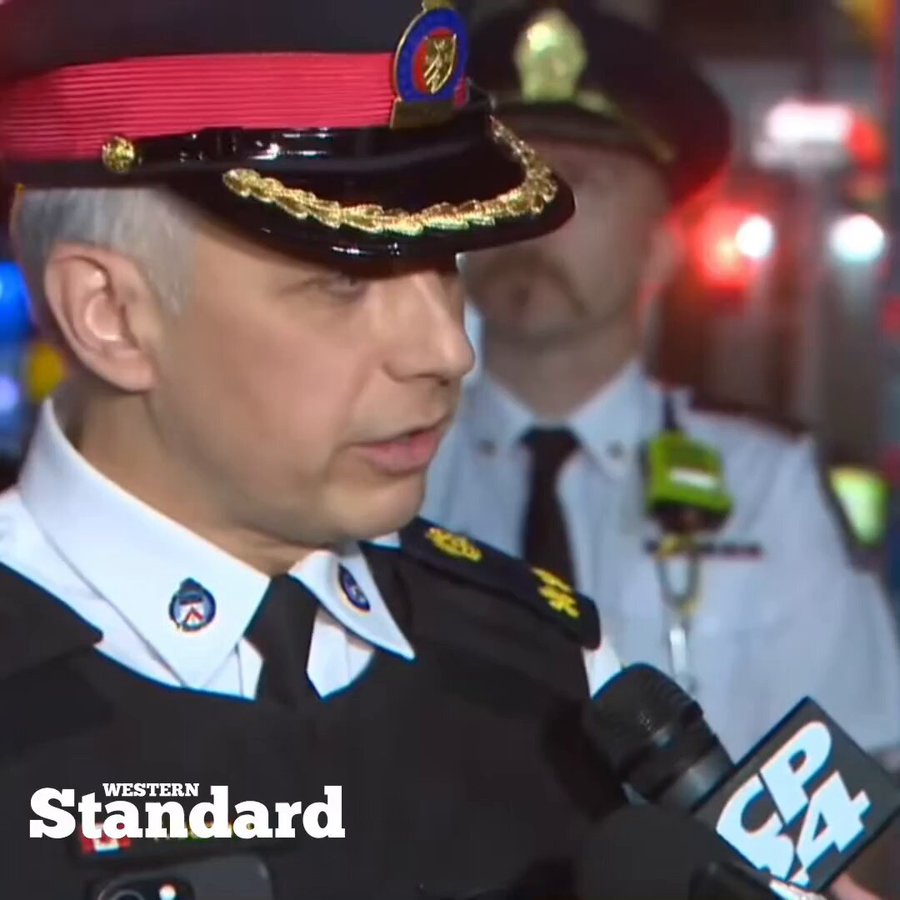bcbluecon's tweet photo. Toronto is so safe that this asshole cop wore his bullet proof vest to a press conference. https://t.co/ewoxX8BYd4