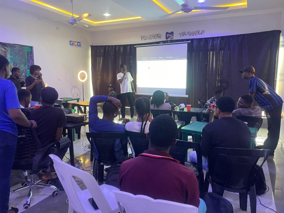 py50tech's tweet photo. our intro class yesterday was soooo amazing and fun 😊😊 https://t.co/kuaZRvnmAt