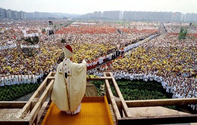 JeremyTate41's tweet photo. His mother died when he was 8, his only brother died when he was 12, his father died when he was 20. He was alone in the world and easily could have become bitter. 

Instead more people learned about the love of Christ from St. John Paul the Great than any other person in the 20th century. 

He was seen and heard by more people than any individual in the 20th century and is widely regarded as the single most influential person in the collapse of Soviet communism. 

St. John Paul the Great, pray for us!