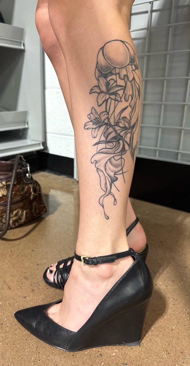 luvpais's tweet photo. new pair of shoes 😻 they make my feet look so pretty don’t they? https://t.co/Aavxx1Pkpz