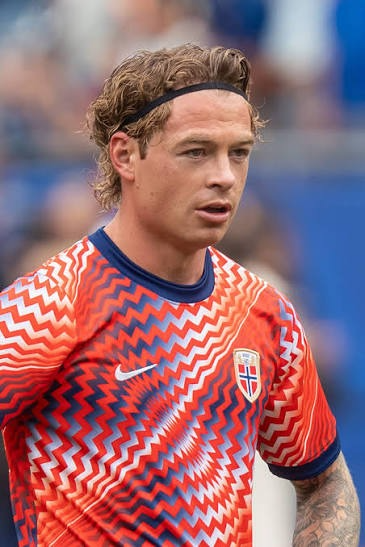CazeTVOficial's tweet photo. PATRICK BERG OU PATRICK JANE??? Uma vez visto, impossível desver! 😳😳

O meio-campista da Noruega é IGUALZINHO ao cara de O Mentalista! https://t.co/PeV7tplLWp