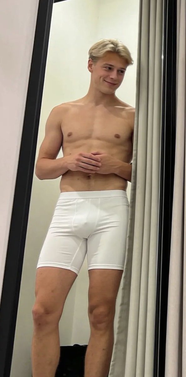 Svenboy19xxx's tweet photo. Is deze onderbroek te strak?🙈 https://t.co/rCANv5udve