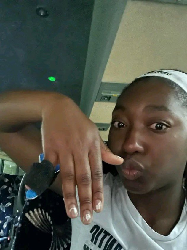 FunmiGrace2196's tweet photo. Kc is better than me sha ,I would have called her “Professional Victim . https://t.co/rdz7l2I1dd