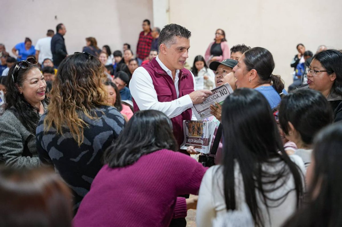 sanchezgarciatx's tweet photo. Ya estamos con las familias de Apizaco compartiendo el periódico Regeneración y difundiendo los logros de nuestro movimiento para que la Transformación continúe. Porque un pueblo informado es un pueblo consciente. https://t.co/YpHGTx9mf0