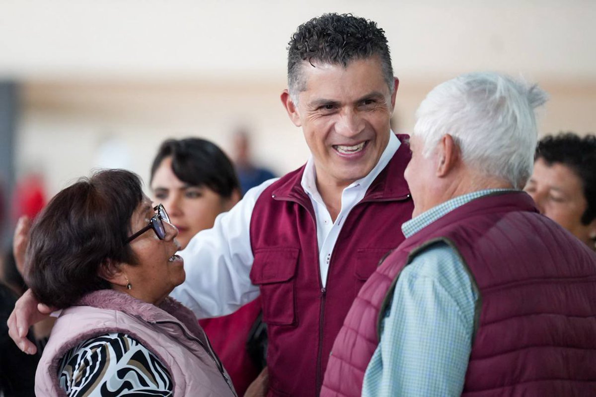 sanchezgarciatx's tweet photo. Ya estamos con las familias de Apizaco compartiendo el periódico Regeneración y difundiendo los logros de nuestro movimiento para que la Transformación continúe. Porque un pueblo informado es un pueblo consciente. https://t.co/YpHGTx9mf0