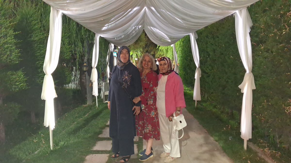 SelcukluKad's tweet photo. Selçuklu Kadın Kolları Yönetim Kurulu Üyelerimiz, Kalkan ve Tuncer ailelerinin evlatlarının düğün merasimine katılarak bu anlamlı günde ailelerimizin mutluluğunu paylaştı.
Genç çiftimizi tebrik ediyor, kendilerine ömür boyu sağlık, huzur ve mutluluklsr dileriz https://t.co/DYlfDbMGQf