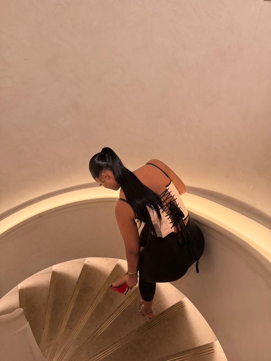 ShaunaShadae's tweet photo. Talk to me nice 🍸 https://t.co/n0sJOaak6O