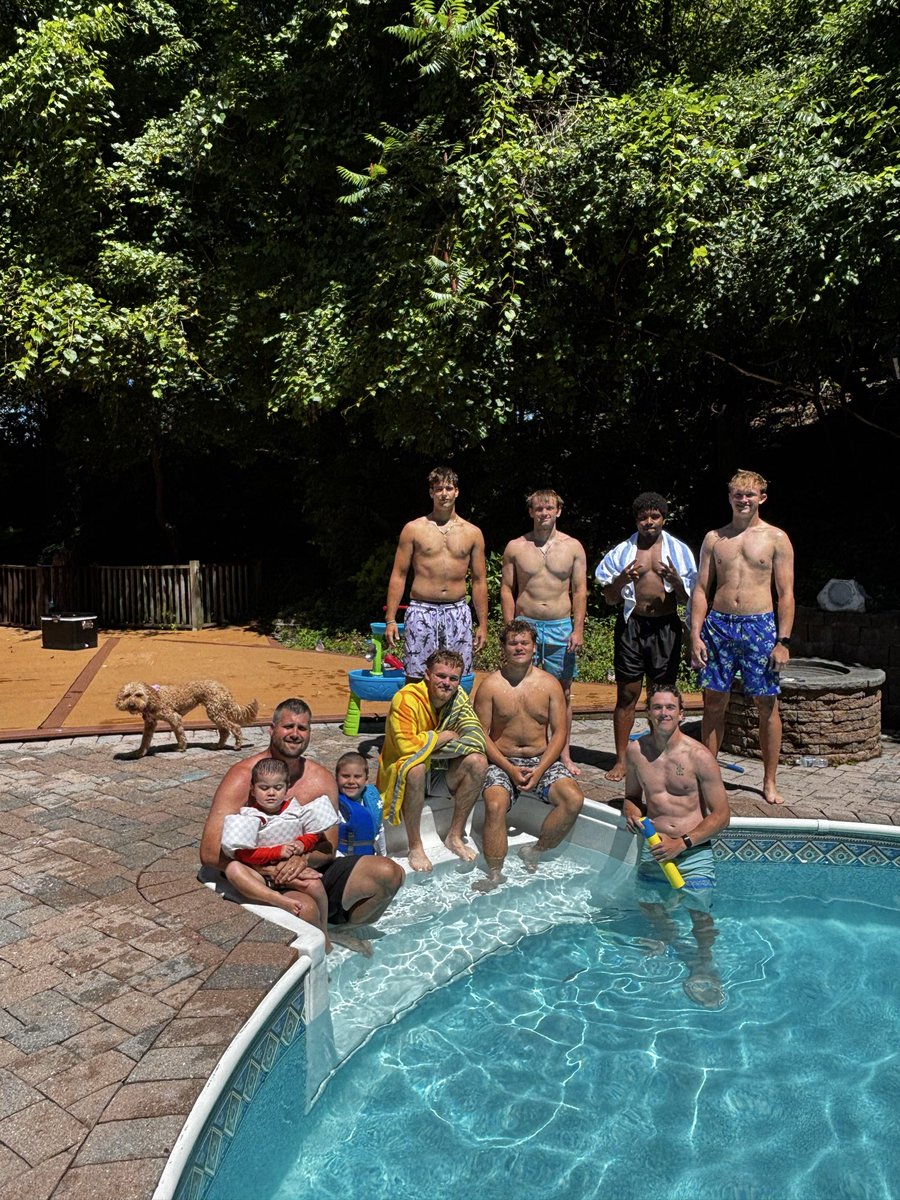 CoachBayer_'s tweet photo. Great day having the Specs over for some swim and food! 24 days until camp 🎯🎯 https://t.co/28nrQRnFOG