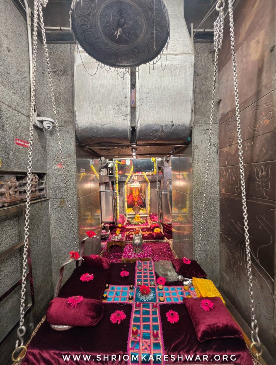 OmkarJyotirling's tweet photo. 🚩जय ओंकार जी 🚩
द्वादश ज्योतिर्लिंग में चतुर्थ, श्री ओंकारेश्वर में श्री ओंकार  महाराज के शयन दर्शन।
आषाढ़ कृष्ण पक्ष द्वादशी स. 2082 रविवार दिनांक-12/07/26
वेब-https://t.co/cOFsHLEZaw
हेल्प-8989998686(8AM-8PM)
#omkareshwar #ओम्कारेश्वर https://t.co/MCiEo7KlFt