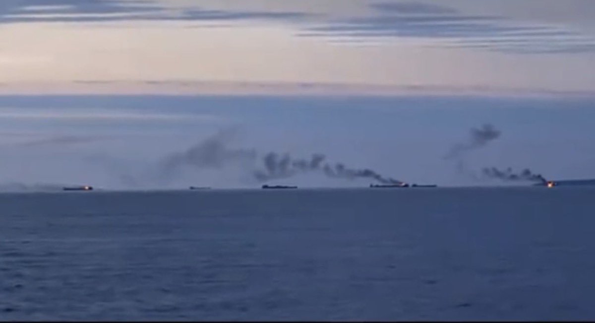 bayraktar_1love's tweet photo. 🔥🚢Three burning Russian vessels in the Sea of ​​Azov in one frame. https://t.co/rwBW0qn6tR