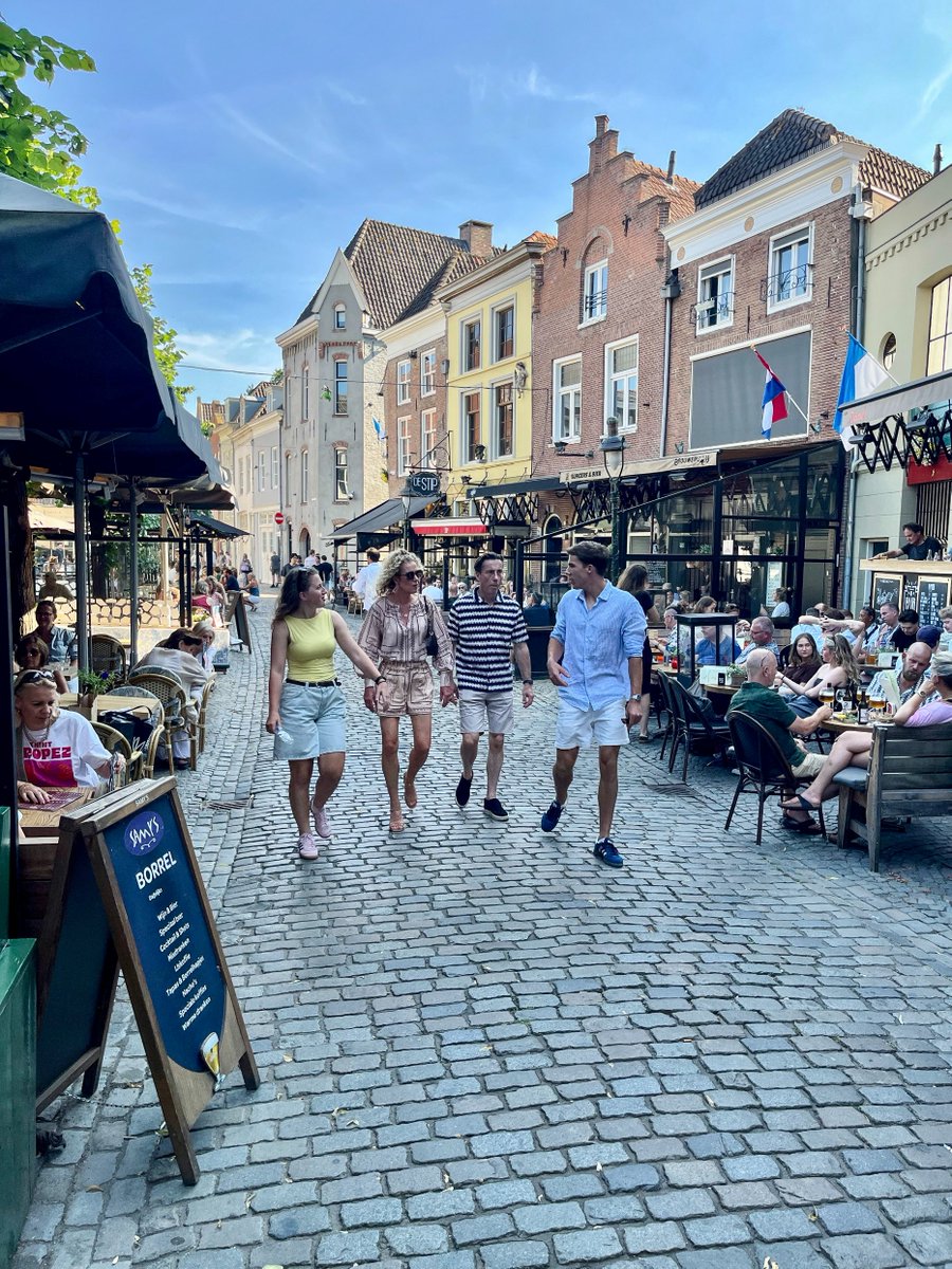 modacitylife's tweet photo. One of the most pernicious myths about Dutch cities is they have always been designed for people, and are finished with that process. In reality, places like Den Bosch spent decades accommodating growing volumes of traffic at the expense of public space, safety and liveability.🧵 https://t.co/3oUa3G76zk