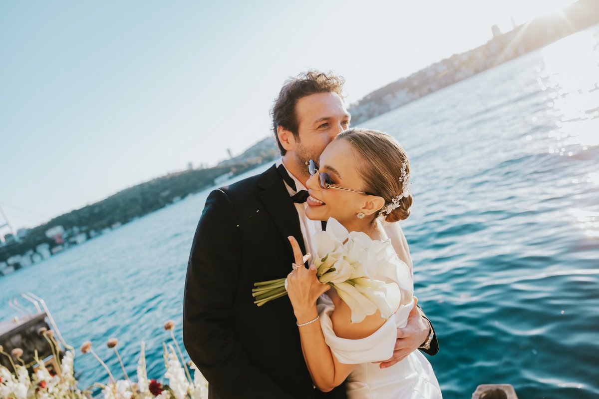 ClubSonmez's tweet photo. Düğünden kareler 🫶🏻💍💐

📸: bridolog 
#DamlaSönmez https://t.co/D2Y8P7nWSK