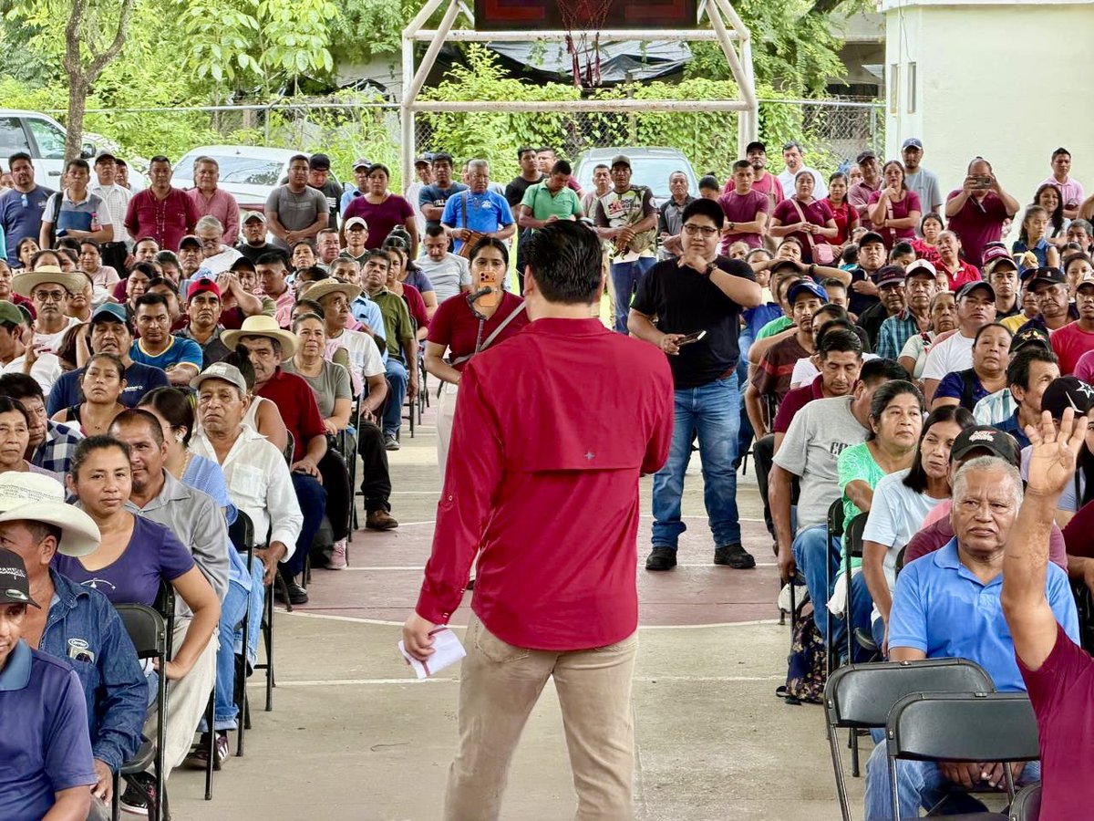 DrFcoCastillo's tweet photo. 🇲🇽 Desde Tanlajás, “lugar de lajas”, con la fuerza e identidad de nuestros pueblos originarios, realizamos una asamblea #PorLaDefensaDeLaSoberaníaNacional junto a nuestra presidenta del CEE de Morena en SLP, @ritaozalia_ ❤️ https://t.co/AtPrA96LkR