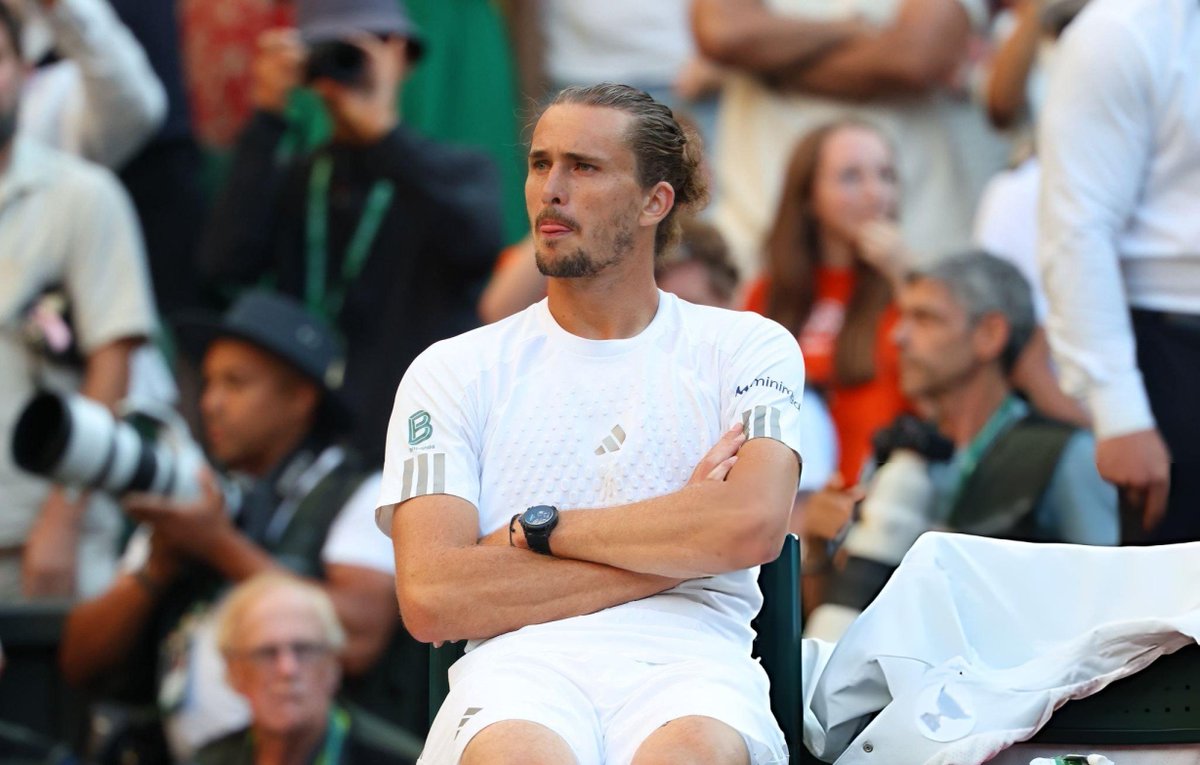 Tiempodetenis1's tweet photo. Alexander Zverev no tiene absolutamente nada que reprocharse.

Siempre se le recriminó lo pasivo que se ponía en los momentos decisivos y cómo la presión le jugaba en contra.

Hoy ya no es ese jugador. Volvió a demostrar que maduró muchísimo como jugador y que tiene las armas necesarias para ganarle a cualquiera.

Pese a la derrota, debería estar muy orgulloso de sí mismo.