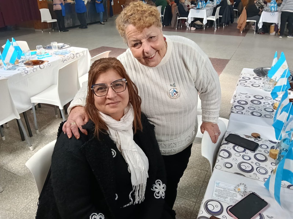 HebeLencina's tweet photo. Centro de Jubilados y Pensionados A Korn

Participamos de un almuerzo Patrio 🇦🇷

Felicitaciones a toda la Comisión 👏🏻 https://t.co/E6PADkaimq