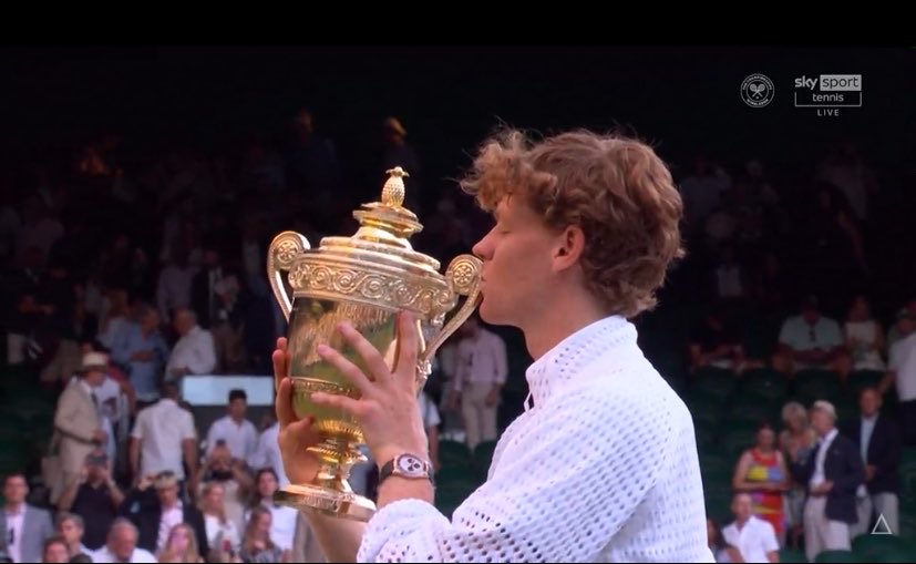 jannik_files's tweet photo. GNOAT (Greatest Nose of All Time) https://t.co/5f4zNaObzr