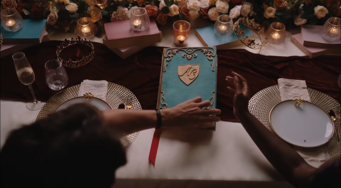 svmrissas's tweet photo. the details guys.. like their initials on the book is so cute 🥹 https://t.co/2gaWxXpibW