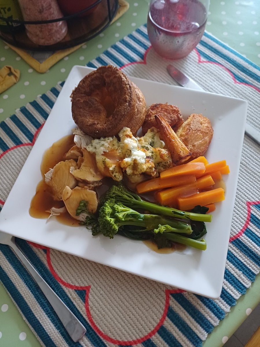 msglamcoral500's tweet photo. I must be mad in this heat......but who doesn't ❤️ a chicken dinner on a Sunday #WinnerWinner🍴 https://t.co/5WBILI7Abq
