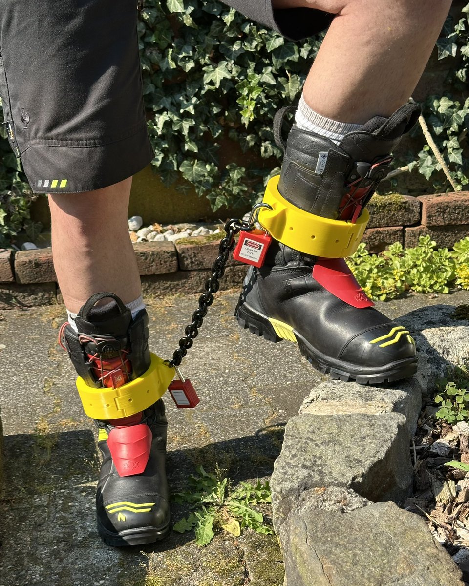 FoxyBound's tweet photo. Speed-limiting tool โ๏ธ๐โฆ prevents problems ๐
#foxybound #puppy #pup #bondage #boots #locks #cuff https://t.co/BAEcdHZp9H