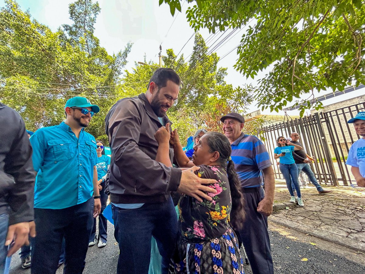 Larepublicass's tweet photo. Con la participación de la militancia de Nuevas Ideas, el alcalde @marioduran confirmó su inscripción como planilla única para las elecciones internas por San Salvador Centro, de cara a los comicios municipales de 2027. https://t.co/RPRb0ZcUPy