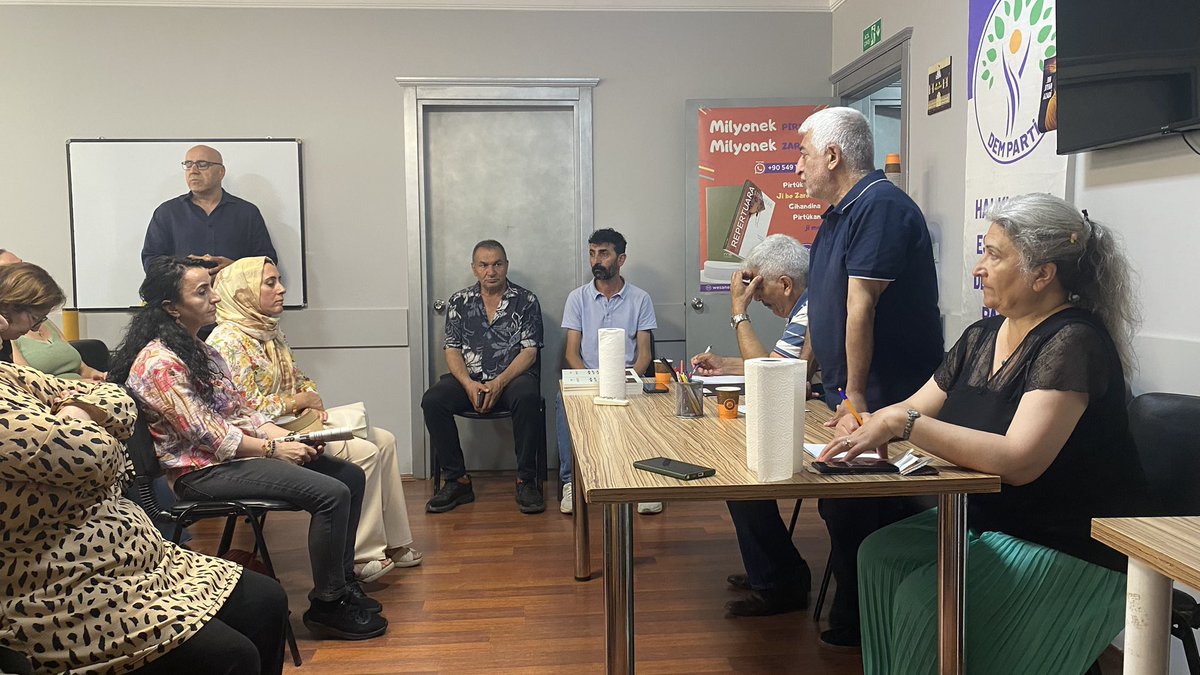 DEMatasehir's tweet photo. İlçe örgütü olarak bugün 5. Konferans hazırlık kapsamında halkımızla buluştuk. Toplantımızda halkımızın öneri, görüş ve eleştirilerini dinledik. Ortak aklı ve demokratik katılımı esas alan bir anlayışla, konferans sürecimizi halkımızın katkılarıyla büyütmeye devam ediyoruz. https://t.co/MsJEwu9XXA